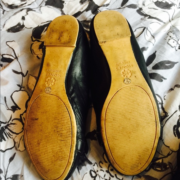 Monet Round Toe Black Flats with Gold Detailing - Picture 5 of 7